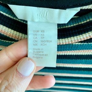 H&M Tops - H&M T-shirt H&M Tops - H&M T-shirt